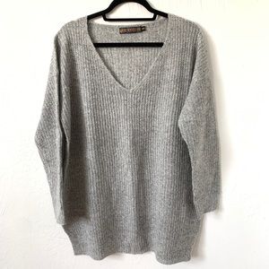 LF Old London gray knit sweater